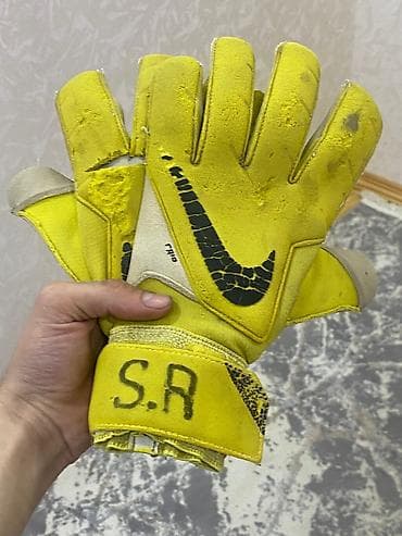 skuter ikinci əl: Məhsul: Nike qapıçı əlcəkləri Xüsusiyyətlər: - Model: Nike (ACC Grip — 1