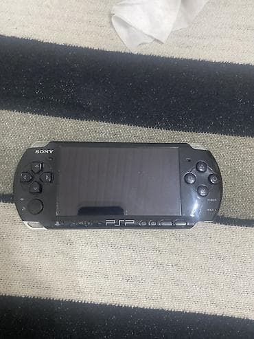 psp 2000: Ekranı təmizdir, cızıq yoxdur. Batareyası və adapteri olmadığı üçün — 5