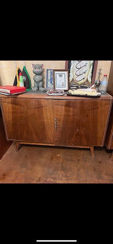 1987 ci ilin Macarıstan istehsalı olan dolablar, bir yerdə aldığı