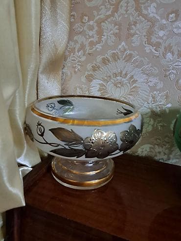 Şüşə ayaqlı meyvə/gül - Material: qalın şüşə - Forması: oval kasalı