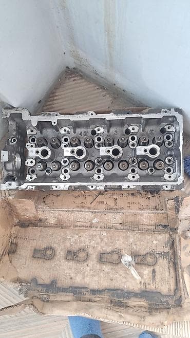 Mühərrik silindr başlığı (4 silindr) – tam komplekt mexanizmli — 1