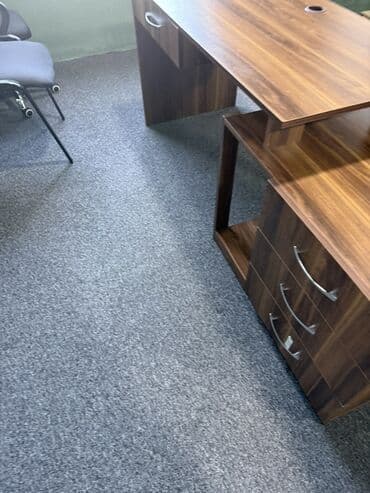 белый офисный стол: Ofis mebelləri dəsti (ümumilikdə 1 kompyuter oturacaq,2 sadə qonaq — 2