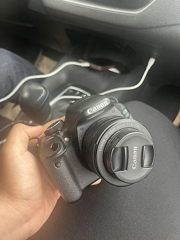 Canon EOS 600D DSLR fotoaparat + Canon EF 50mm f/1.8 STM obyektiv -