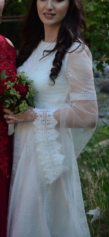 Zərif ağ rəngli ziyafət/nişan/libas. - Model: midi uzunluqda, A-kəsim lalafo.az -da Zərif ağ rəngli ziyafət/nişan/libas. - Model: midi uzunluqda, A-kəsim