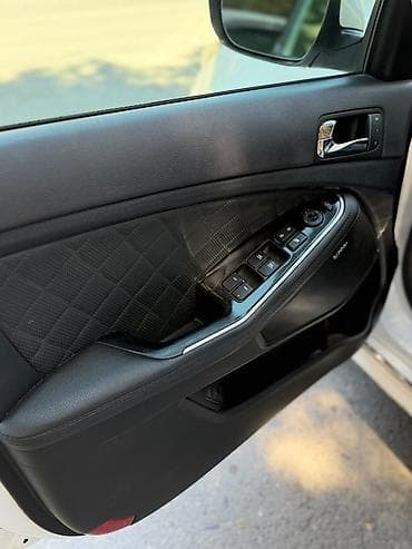 kia optima farasi: Kia Optima sedan – ağ rəng, Turbo versiya. Xarici görünüş: - Aqressiv — 6