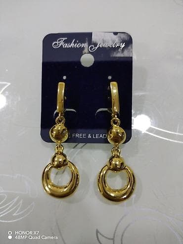 Qızılı rəngdə sallantılı sırğa polad - Dizayn: Üç hissəli sallantılı