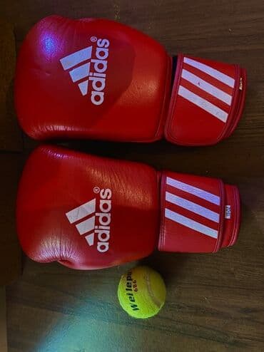 Cüt qırmızı Adidas boks əlcəkləri. Təzə kimidir az istifadə edilib