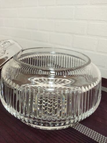 servant qablari: Çexiya xrustalı. Yenidir. Servantda saxlanılıb — 3