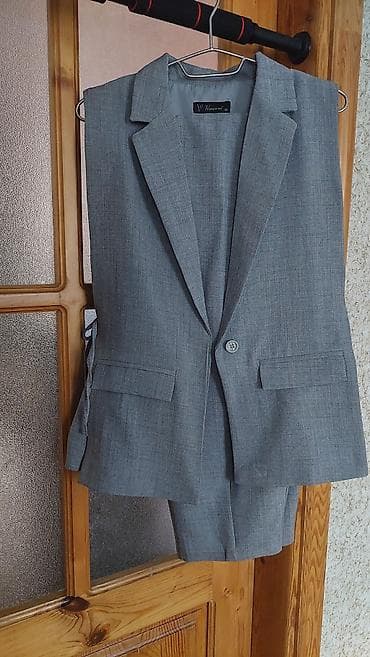 desd geyimler: Qadınlar üçün iki hissəli kostyum-dəst ölçü: 38 - Rəng: açıq boz — 2