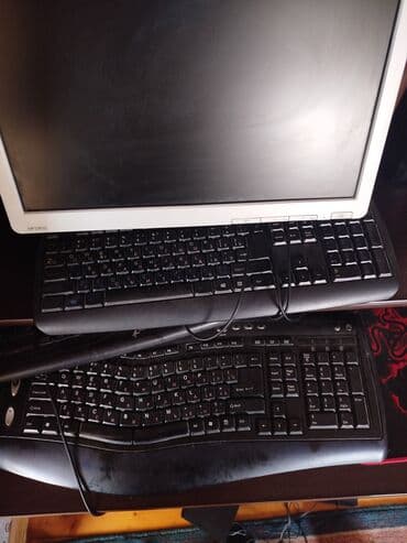 monitor 19: Stolüstü kompüter dəsti Tərkibi: - HP L1950 LCD monitor (təxminən — 4