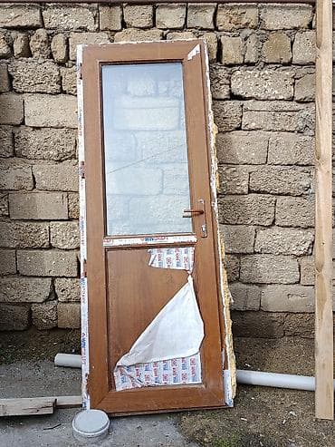 gence ev qapilari: Plastik (PVC) qapı – ağac teksturası (palıd rəngi) - Material: PVC — 1