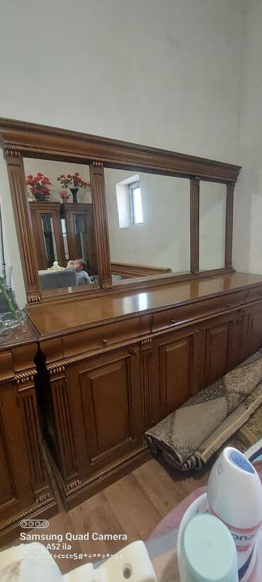 balvanka nedir: Klassik üslubda qonaq otağı mebel dəsti. Tərkibi: - Geniş — 1