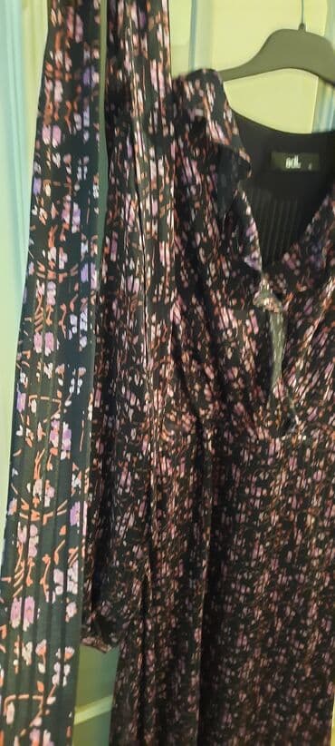 pulsuz geyimler: Hamsı brend mallardı.Baha alınıb.hərəsi 1-2dəfə geyinilib — 26