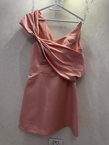 sadə donlar: Zərif ziyafət paltarı – açıq şaftalı rəngi - Model: bir çiyinli mini — 2