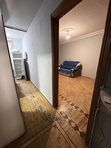 zigda heyet evi: 🏠 Kirayə verilir – İnşaatçılar metrosunun yaxınlığı 📍 Köhnə tikili — 4