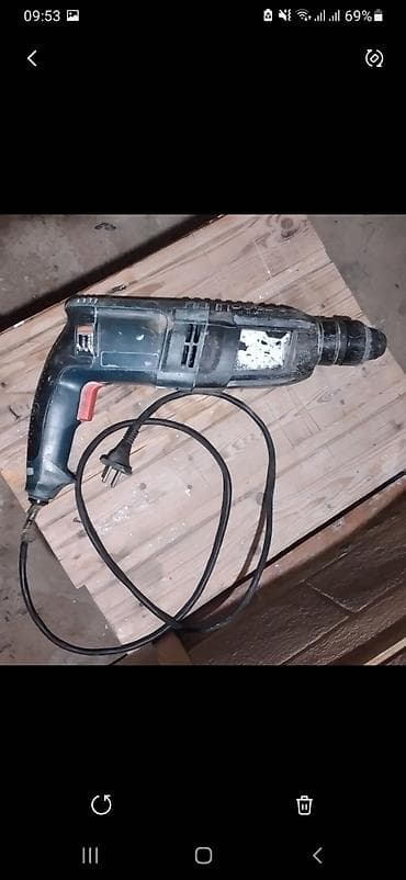 Перила: Perforator Güclü zərbə mexanizmi: beton, kərpic və daşda dəlik açmaq — 3