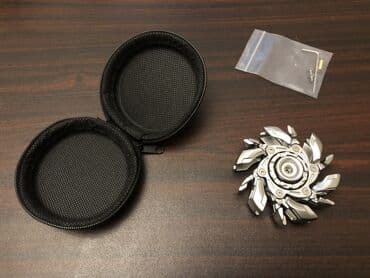 oyuncaq: Metalik gümüşü rəngli bu fidget spinner mürəkkəb mexaniki dizaynı ilə — 1