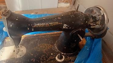 Retro tikiş maşını korpusu və baza - Material: tökmə metal gövdə