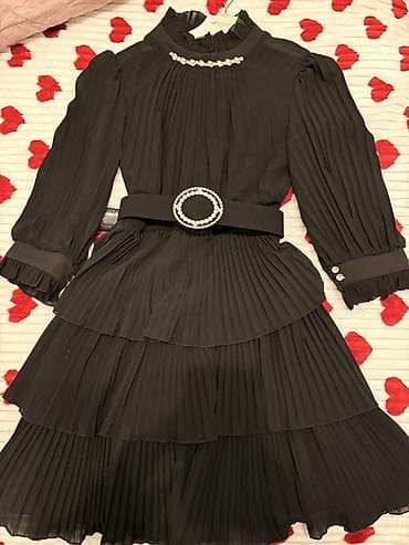 Pliseli qara don - Rəng: qara - Dizayn: tam pliseli, çoxqatlı ətək