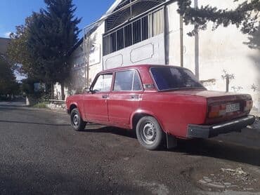 ваза напольная стеклянная высокая без узора: Lada 2107 sedan – klassik VAZ modeli - Kuzov: 4 qapılı sedan, qırmızı — 5