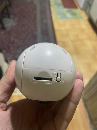 adapt: Ağıllı E27 lampa patrondan quraşdırılan Wi‑Fi təhlükəsizlik kamerası — 3