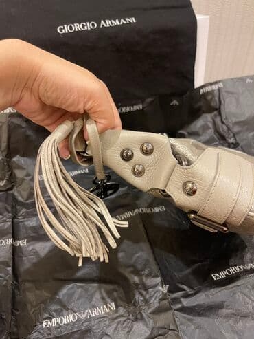 irshad telecom is saatlari: Çiyin çantası, Emporio Armani, Yeni — 6