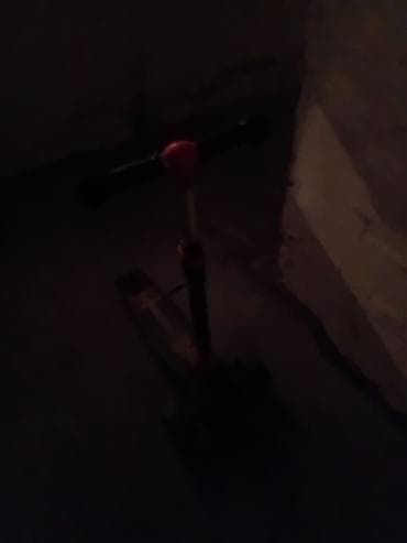 skuter az: Uşaq skuterı - 3 təkərli model: ön tərəfdə iki təkər, arxada bir — 2