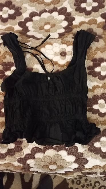 dest geyimler: Qadın geyim dəsti – 3 parçadan ibarət. Her biri 10 manat. teze kimidi — 3