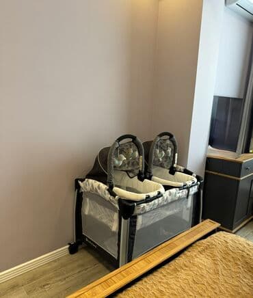 uwaq bezi: Əkiz uşaq maneji çox funksionaldır. Üstündəki səbətləri ayrı — 2