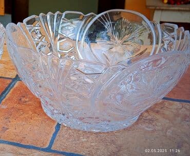 Xrustal meyvə qabı 2 ədəd hər biri 20 azn 1 ədəd isə altı latun olan