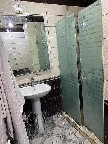 podmayak binalar: Kirayə mənzil – 3 otaqlı, ayrı mətbəxli. Otağın birinin şəkli yoxdu — 6