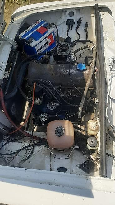 mator 80cc vəlo: VAZ 2106, ağ rəngli sedan. Texniki xüsusiyyətlər: - Kuzov: sedan — 10