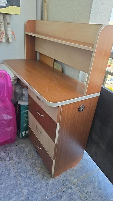Düz masa, Polkalı, Siyirməli, Teksturalı laminat