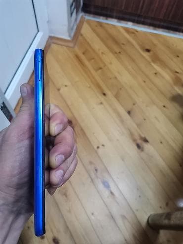 herbi telefon: Mavi rəngli smartfon - Ekran: ön hissədə damla tipli ön kamera kəsiyi — 1