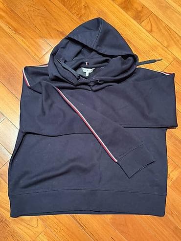 Tommy Hilfiger, academia koftalar hamis birlikde 60 azn yeni kimidrler