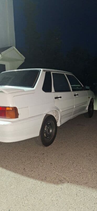 VAZ (LADA): Ağ rəngdə olan Lada sedanı. Bu avtomobil gündəlik istifadə üçün — 6