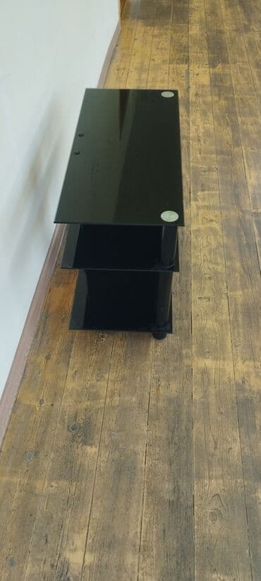 qara şəkil: Düz TV altlığı, Polkalı, Şüşəli — 1