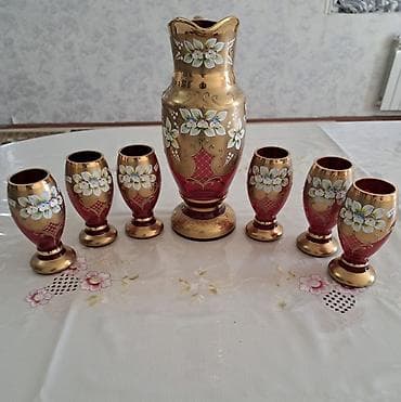 icki: Qızılı-qırmızı bəzəkli sürahi və 6 stəkandan ibarət dəst - Tərkib: 1 — 1