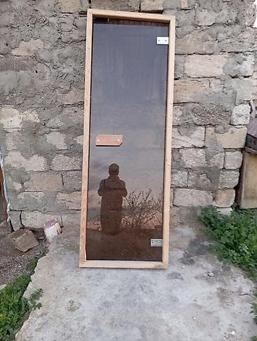 ev giris qapilari: Metall karkaslı giriş qapısı və şüşəli yan pəncərə paneli dəsti - — 2