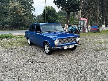 lada 21011: Model: Lada (VAZ) 21011 Kuzov: sedan, 4 qapı Rəng: parlaq göy Nömrə — 10