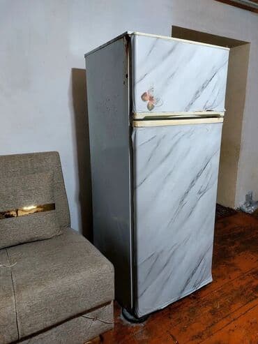 İki qapılı məişət soyuducusu - Üst bölmə: dondurucu (ayrı qapı ilə) -