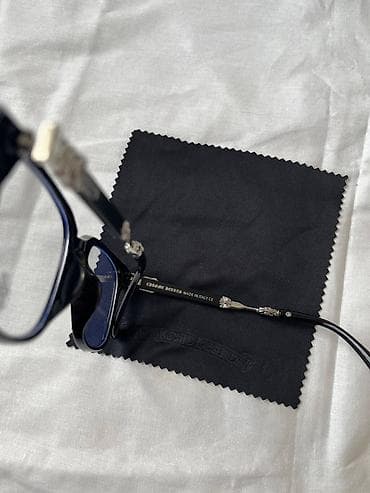 optik eynək cərcivələri: Optik eynək — 4