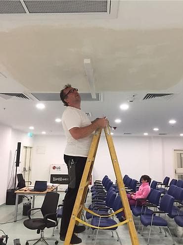 taxta ustası: Proyektor quraşdırılması xidməti. İşlər professional ustalar — 2