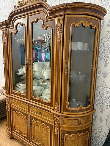 carpayi taxt: Klassik üslubda taxta vitrin-bufet - Material: təbii ağac və — 3