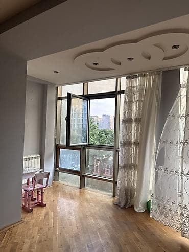 gəncə kiraye ev: Gənclik metrosunun çıxışındakı badamli binasına 4 xanım otaq yoldaşı — 1