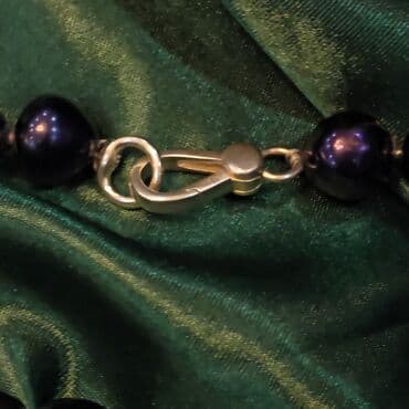 tek qizil gul qiymeti: Tebiii okeal qara Mirvari 925 prong 
10mm 250azn
12mm 350azn — 4