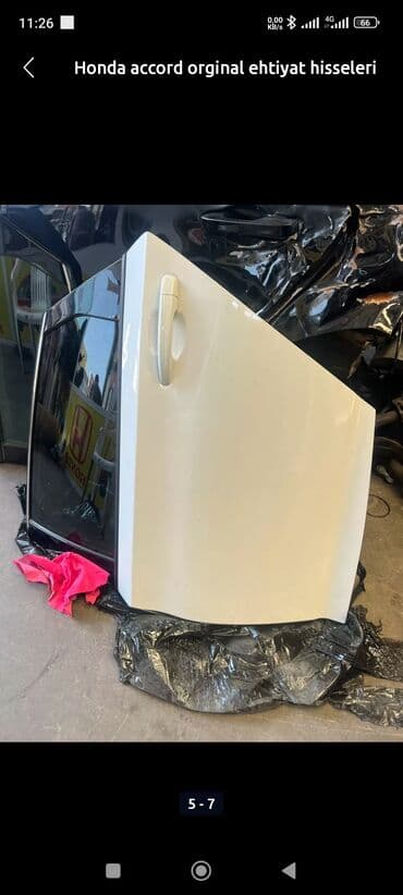 Şüşələr: Honda Accord üçün qapılar müxtəlif rənglərdə təklif olunur. Bu qapılar — 3