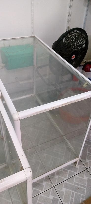 Şüşə vitrinin modulları – 2 bölməli, metal/plastik ağ çərçivəli -