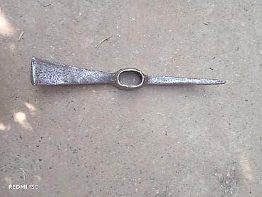adboynik: İkiucu dəmir kürək/çəngəl başlığı (pickaxe head) - Material: bərk — 2