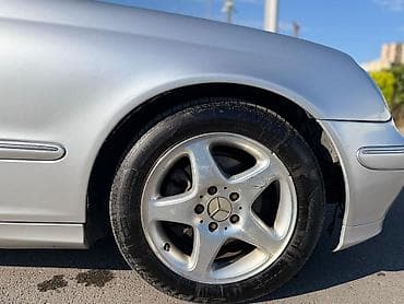 range rover stop: Mercedes-Benz C-Class sedan, gümüşü rəng. - Kuzov: 4 qapılı sedan — 2